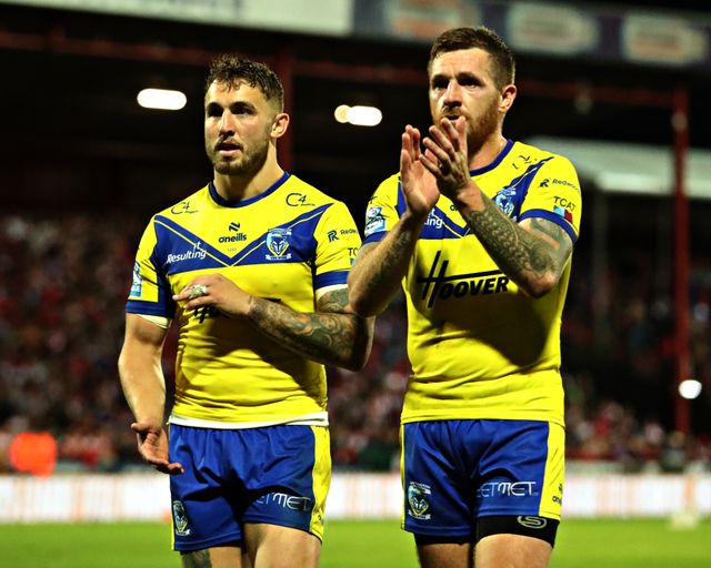 Marc Sneyd of Warrington Wolves and Sam Powell of Warrington Wolves applauds the fans after the Betfred Super League round 27 match Hull KR vs Warrington Wolves at Sewell Group Craven Park, Kingston upon Hull, United Kingdom, 18th September 2025(Photo by Sam Eaden/News Images)