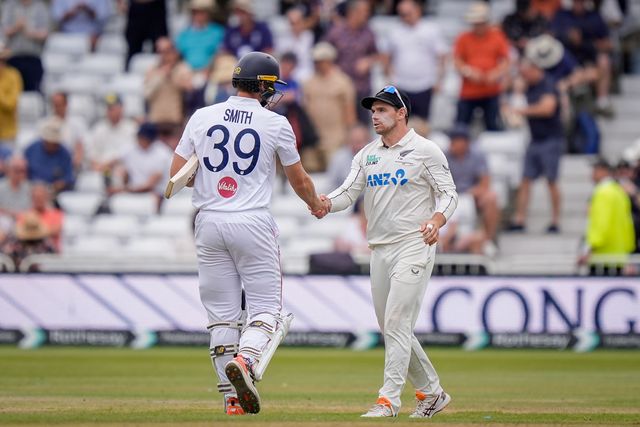 New Zealand captain Tom Latham shakes hands with Jamie Smith of England at the end of the match during the 3rd Rothesay Test Match Day 5 match England vs New Zealand at Trent Bridge, Nottingham, United Kingdom on 29 June 2026

(Photo by Maynard Manyowa/News Images)
