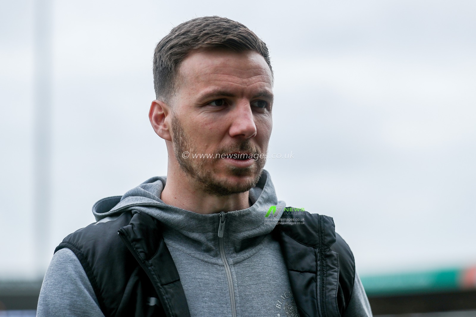 Lee Evans of Blackpool arrives at Sixfields Stadium prior to the Sky Bet League 1 match Northampton Town vs Blackpool at Sixfields Stadium, Northampton, United Kingdom, 22nd March 2025

(Photo by Izzy Poles/News Images)
