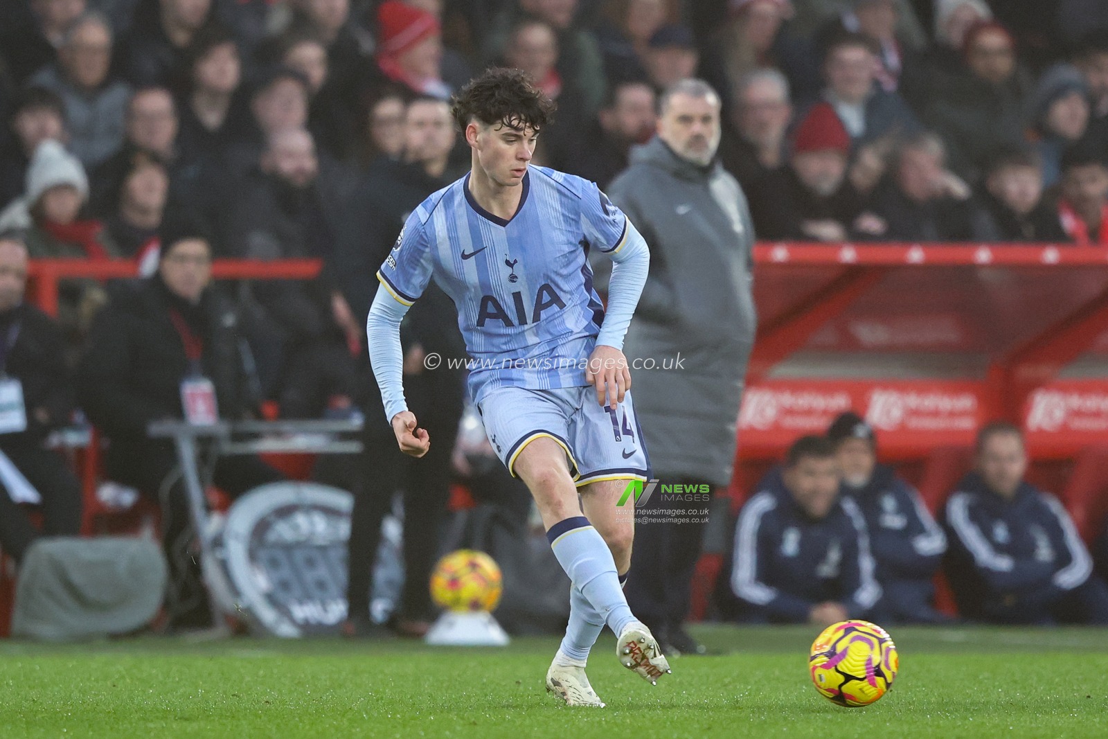 Archie Gray of Tottenham Hotspur passes the ball during the Premier League match Nottingham Forest vs Tottenham Hotspur at City Ground, Nottingham, United Kingdom, 26th December 2024

(Photo by Alfie Cosgrove/News Images)
