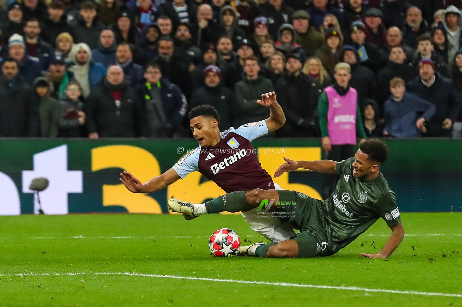 Ollie Watkins of Aston Villa is fouled by Auston Trusty of Celtic for a penalty during the UEFA Champions League Matchday 8 of 8 Aston Villa vs Celtic at Villa Park, Birmingham, United Kingdom, 29th January 2025

(Photo by Gareth Evans/News Images)