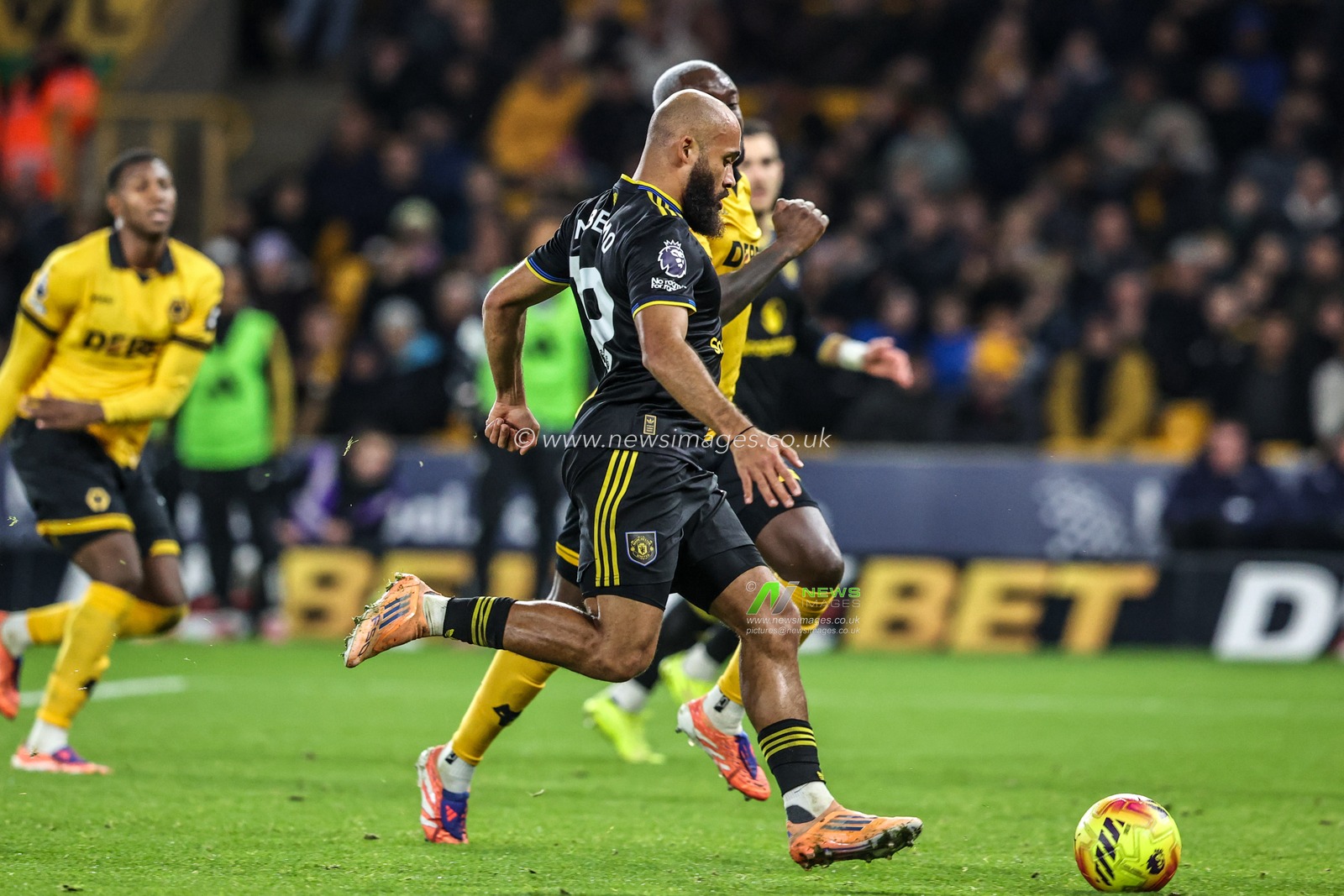 Bryan Mbeumo of Manchester Untied scores to make it 1-2 during the Premier League match Wolverhampton Wanderers vs Manchester United at Molineux, Wolverhampton, United Kingdom, 8th December 2025

(Photo by Alfie Cosgrove/News Images)

*** GER AUT SUI OUT ***