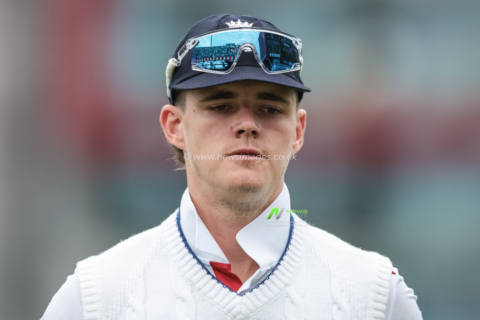 Jacob Bethell of England during the 4th Rothesay Test Match match Day 2 England vs India at Old Trafford Cricket Ground, Manchester, United Kingdom, 24th July 2025

(Photo by Mark Cosgrove/News Images)