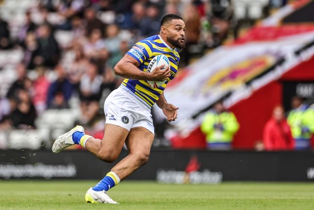 Toafofoa Sipley of Warrington Wolves breaks with the ball during the Betfred Super League round 20 match Leigh Leopards vs Warrington Wolves at Leigh Sports Village, Leigh, United Kingdom on 25 July 2026

(Photo by Alfie Cosgrove/News Images)