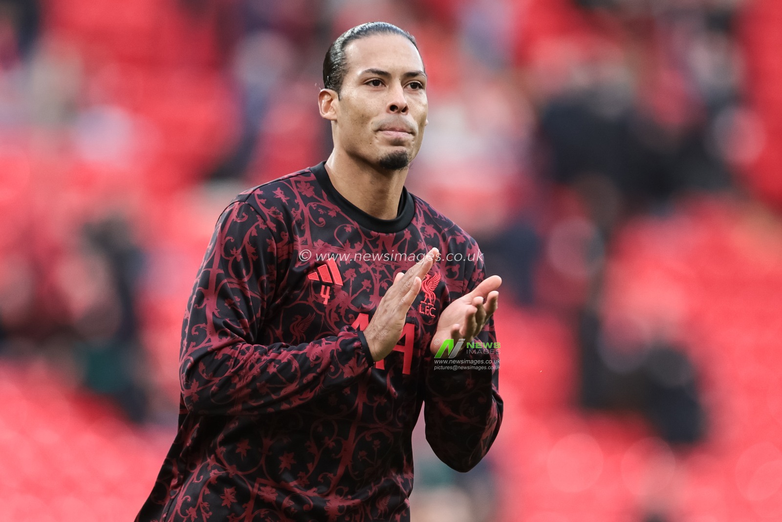 Virgil van Dijk of Liverpool applauds the fans in the pregame warmup session during the Premier League match Liverpool vs Wolverhampton Wanderers at Anfield, Liverpool, United Kingdom, 27th December 2025

(Photo by Mark Cosgrove/News Images)

*** GER AUT SUI OUT ***