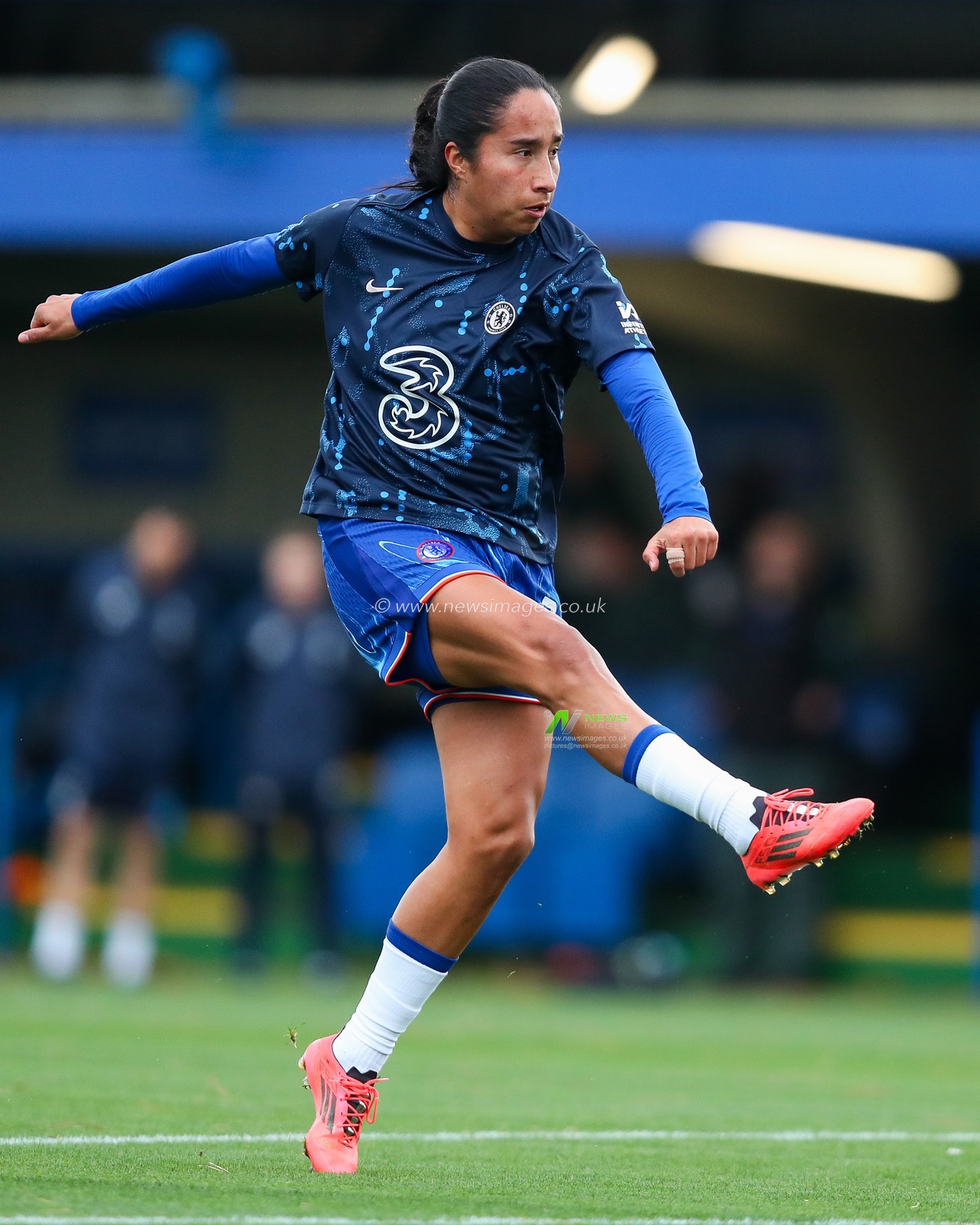 Myra Ramirez of Chelsea Women warms up prior to during the Barclays Women's Super League match Chelsea FC Women vs Manchester United Women at Kingsmeadow Stadium, Kingston upon Thames, United Kingdom, 24th November 2024

(Photo by Izzy Poles/News Images)