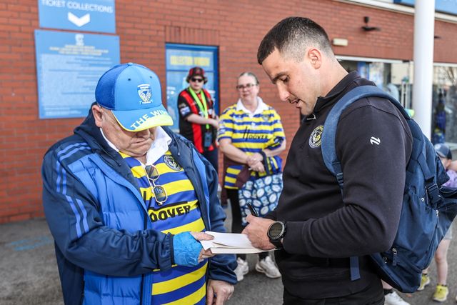 Josh Smith of Warrington Wolves arrives during the Betfred Super League round 5 match Warrington Wolves vs Castleford Tigers at The Halliwell Jones Stadium, Warrington, United Kingdom on 21 March 2026

(Photo by Alfie Cosgrove/News Images)