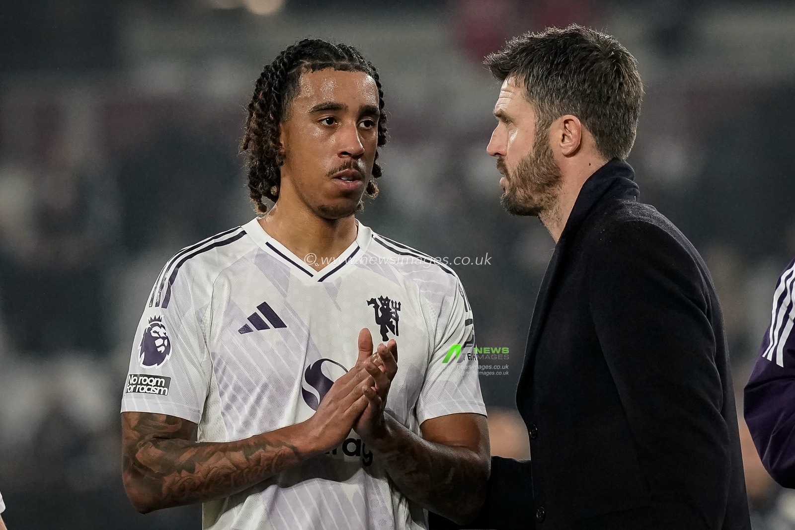 Michael Carrick manager of Manchester United speaks to Leny Yoro of Manchester United as they applaud the fans at the final whistle during the Premier League match West Ham United vs Manchester United at London Stadium, London, United Kingdom on 10 February 2026

(Photo by Maynard Manyowa/News Images)