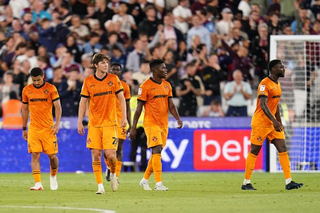 Wolverhampton players look on as West Ham take 2-0 lead during the Sky Bet Championship match West Ham United vs Wolverhampton Wanderers at London Stadium, London, United Kingdom on 01 September 2026

(Photo by Harvey Murphy/News Images)