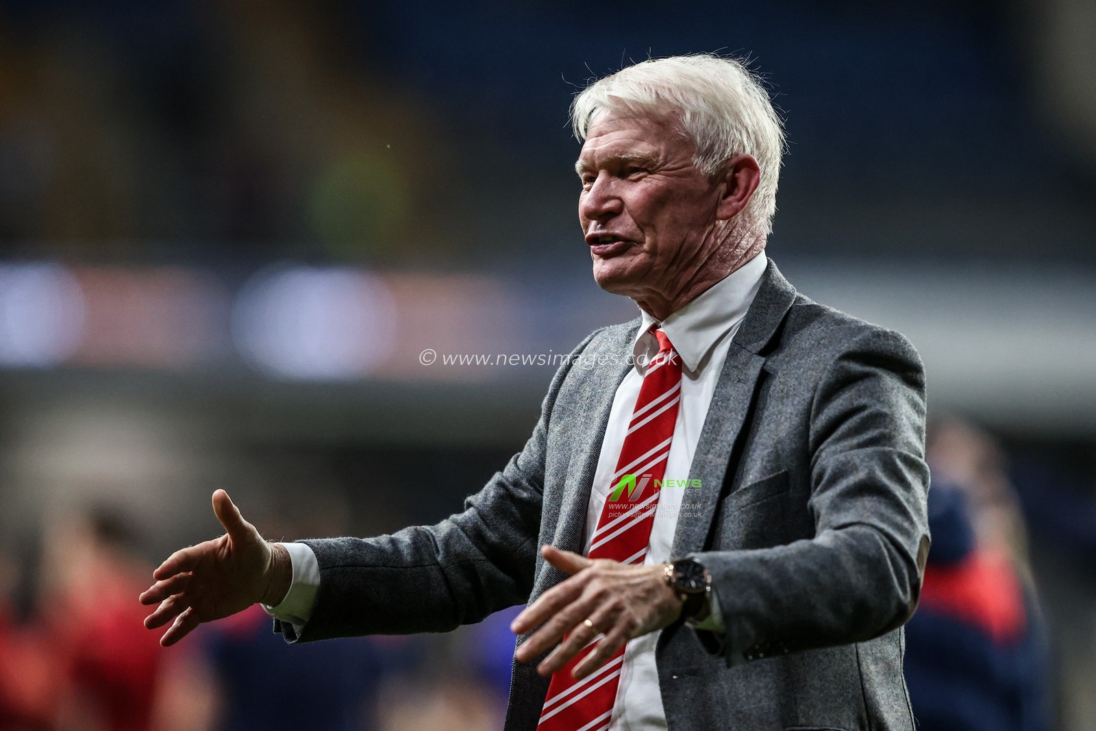 Eamonn McManus, chairman and owner of St Helens celebrates the win during the Betfred Super League play-off Eliminator 1 match Leeds Rhinos vs St Helens at Headingley Stadium, Leeds, United Kingdom, 27th September 2025

(Photo by Alfie Cosgrove/News Images)