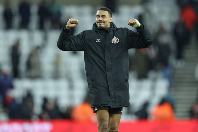Wilson Isidor of Sunderland celebrates with the fans during the Sky Bet Championship match Sunderland vs Sheffield United at Stadium Of Light, Sunderland, United Kingdom, 1st January 2025

(Photo by Alfie Cosgrove/News Images)