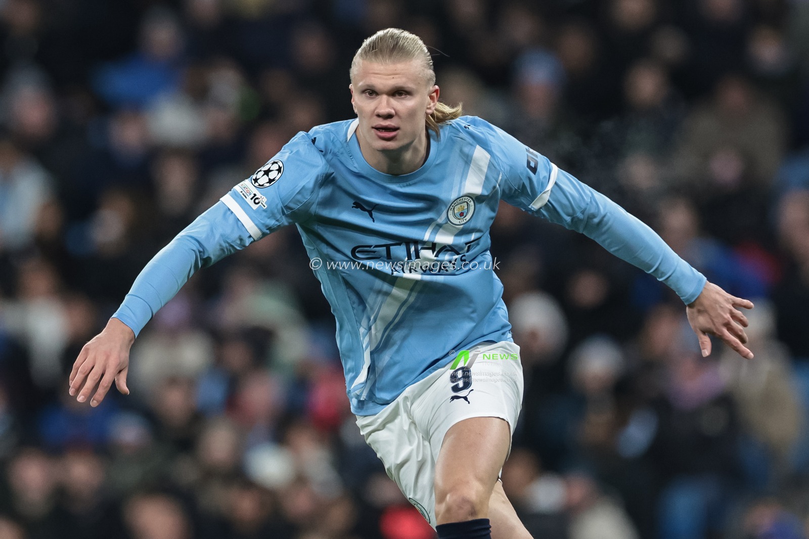 Erling Haaland of Manchester City in action during the UEFA Champions League Matchday 5 of 8 Manchester City v Bayer 04 Leverkusen at City of Manchester Stadium, Manchester, United Kingdom, 25th November 2025

(Photo by Mark Cosgrove/News Images)

*** GER AUT SUI OUT ***