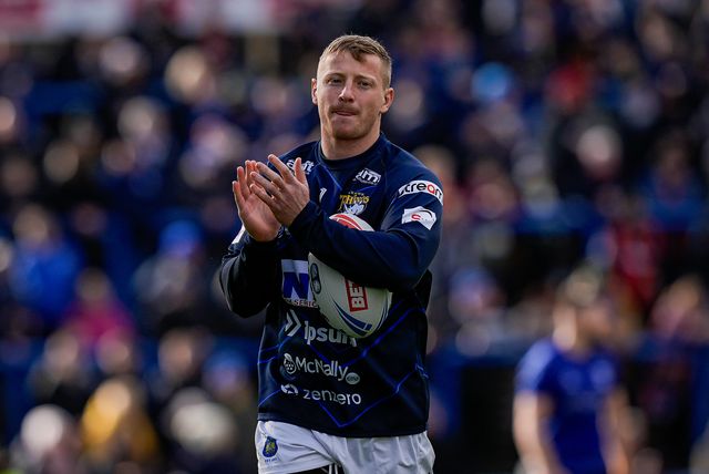 Lachie Miller of Leeds Rhinos in the pre-game warm up during the Betfred Super League round 1 match Leeds Rhinos vs Warrington Wolves at AMT Headingley Stadium, Leeds, United Kingdom on 29 March 2026

(Photo by Maynard Manyowa/News Images)