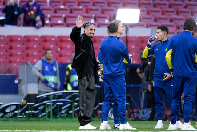 Raphinha of FC Barcelona salute the fans before the UEFA Champions League Quarter Finals match Atletico Madrid vs Barcelona at Riyadh Air Metropolitano, Madrid, Spain on 14 April 2026

(Photo by Samuel Carreno/News Images)