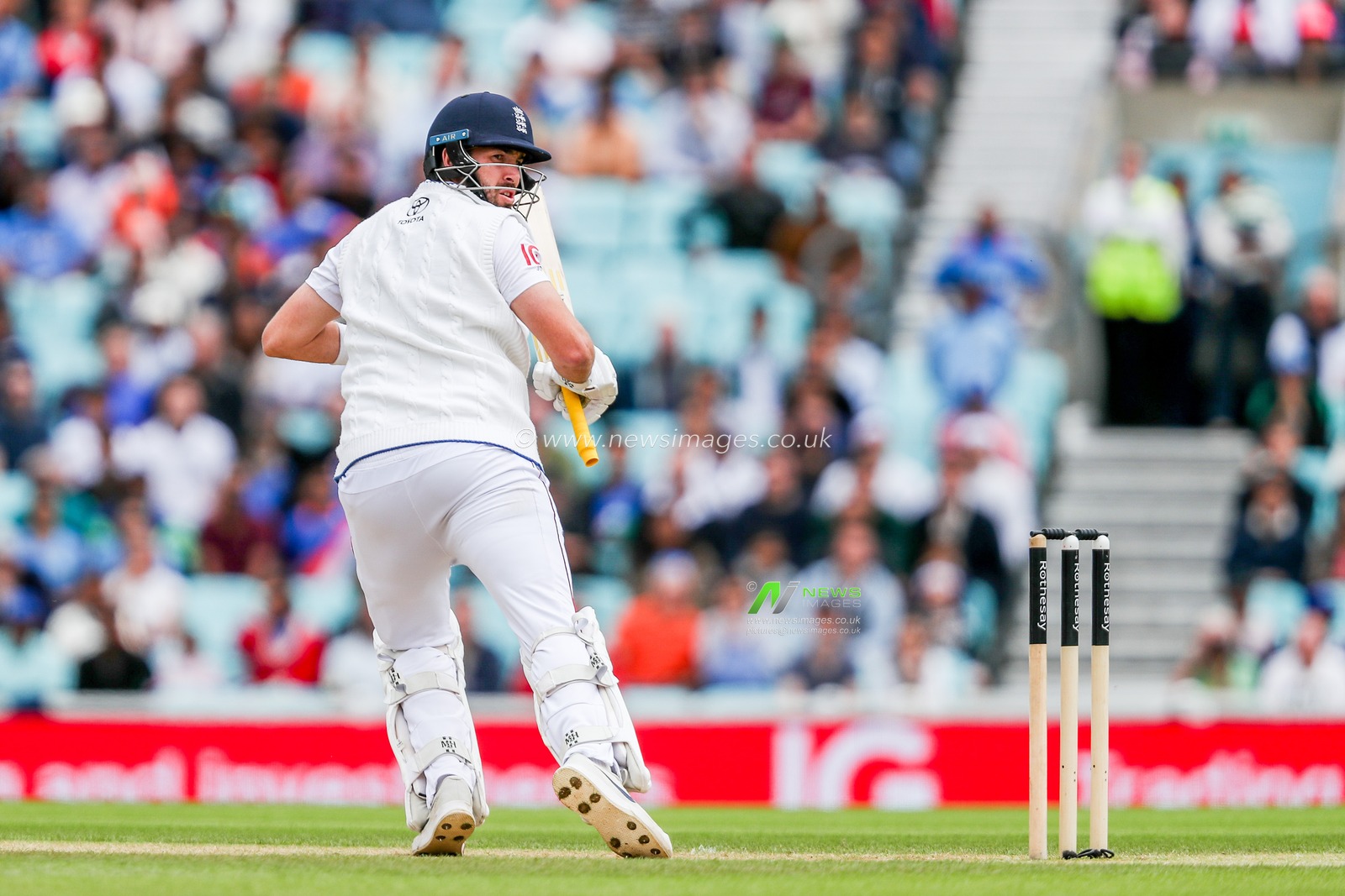 Jamie Overton of England bats during the 5th Rothesay Test Match day 5 England v India at The Kia Oval, London, United Kingdom, 4th August 2025

(Photo by Izzy Poles/News Images)