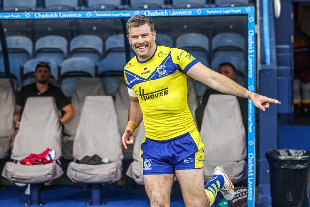 Lachlan Fitzgibbon of Warrington Wolves comes out for the warmups during the Betfred Super League Round 23 match Huddersfield Giants vs Warrington Wolves at Accu Stadium, Huddersfield, United Kingdom, 24th August 2025

(Photo by Alfie Cosgrove/News Images)
