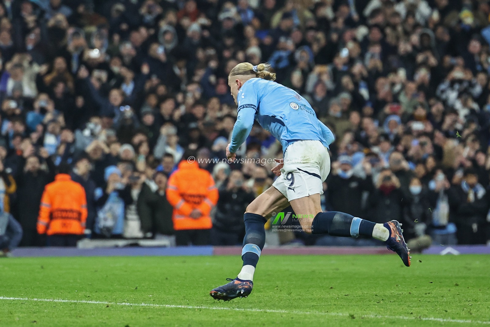 Erling Haaland of Manchester City celebrates his goal to make it 2-1 during the UEFA Champions League Knockout Round Play-off Manchester City v Real Madrid at Etihad Stadium, Manchester, United Kingdom, 11th February 2025

(Photo by Mark Cosgrove/News Images)
