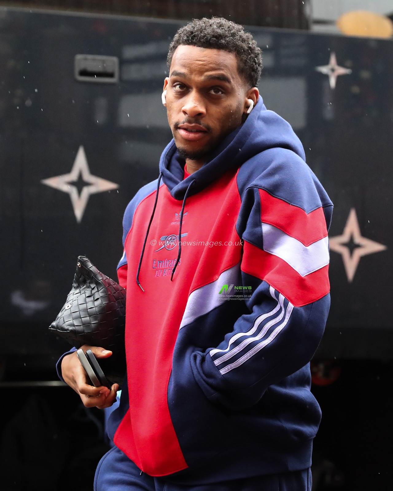 Jurrien Timber of Arsenal arrives ahead of the Premier League match Fulham vs Arsenal at Craven Cottage, London, United Kingdom, 8th December 2024

(Photo by Gareth Evans/News Images)