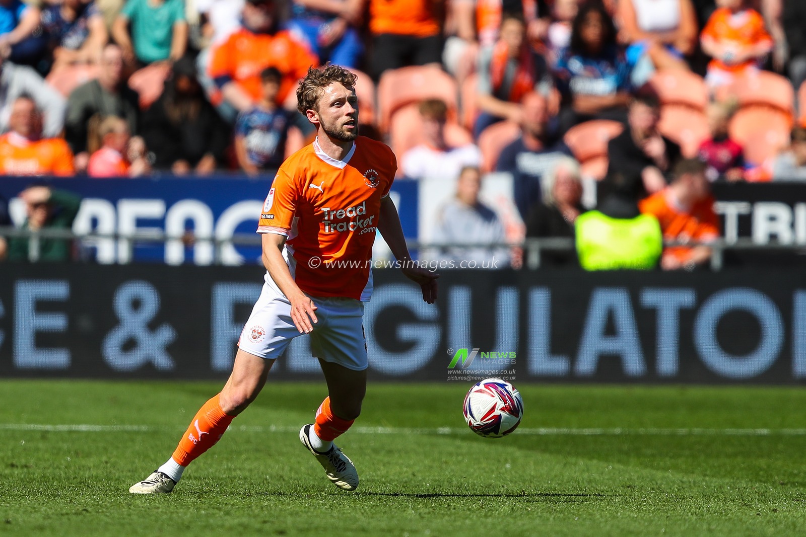 Matthew Pennington of Blackpool controls the ball during the Sky Bet League 1 match Blackpool vs Bristol Rovers at Bloomfield Road, Blackpool, United Kingdom, 3rd May 2025

(Photo by Gareth Evans/News Images)