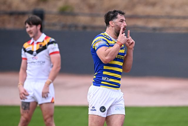 Toby King of Warrington Wolves celebrates scoring his team's third try during the Betfred Super League round 22 match Bradford Bulls vs Warrington Wolves at Odsal Stadium, Bradford, United Kingdom on 08 August 2026

(Photo by Ben Roberts/News Images)