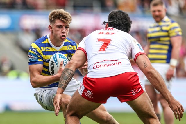 Ewan Irwin of Warrington Wolves battle for the ball during the Betfred Challenge Cup Semi-Finals match Warrington Wolves vs Hull KR at Eco-Power Stadium, Doncaster, United Kingdom on 10 May 2026

(Photo by Alfie Cosgrove/News Images)