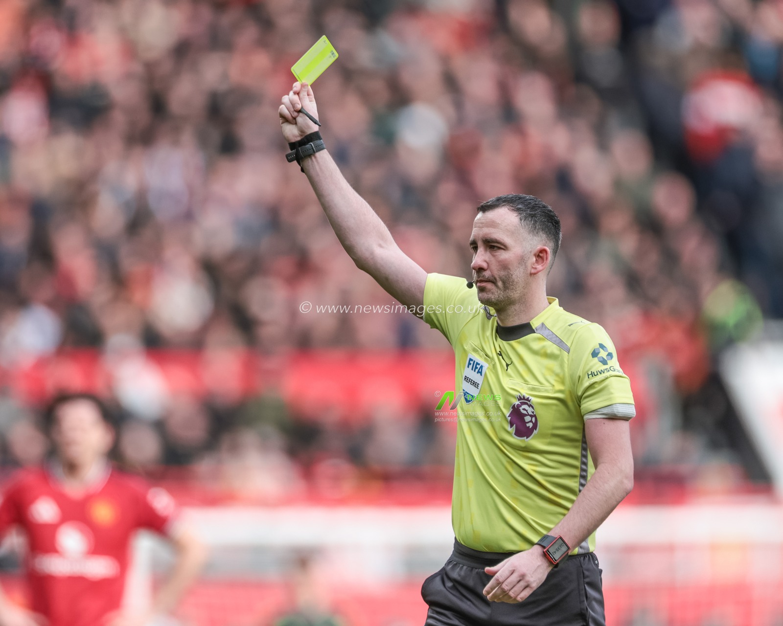 Referee Chris Kavanagh gives a yellow card to Diogo Dalot of Manchester United during the Premier League match Manchester United vs Crystal Palace at Old Trafford, Manchester, United Kingdom on 01 March 2026

(Photo by Mark Cosgrove/News Images)