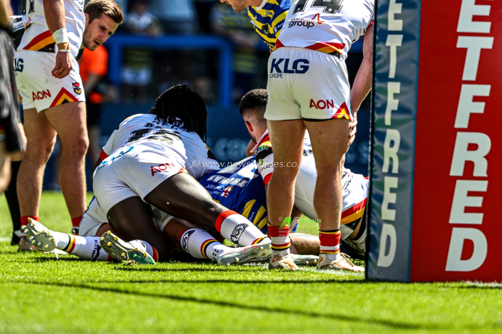 Luke Thomas of Warrington Wolves goes over for a try during the Betfred Super League round 12 match Warrington Wolves vs Bradford Bulls at The Halliwell Jones Stadium, Warrington, United Kingdom on 24 May 2026

(Photo by Alfie Cosgrove/News Images)