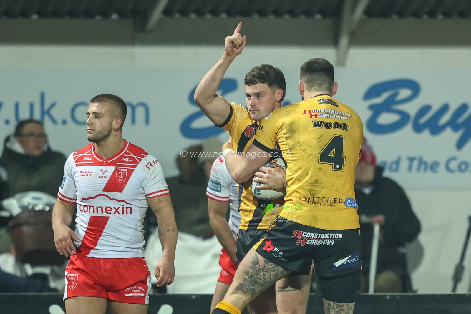 Josh Simm of Castleford Tigers celebrates his try during the Betfred Super League Round 1 match Hull KR vs Castleford Tigers at Sewell Group Craven Park, Kingston upon Hull, United Kingdom, 14th February 2025

(Photo by Alfie Cosgrove/News Images)