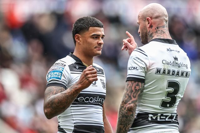 Will Pryce of Hull FC speaks to Zak Hardaker of Hull FC during the Betfred Magic Weekend 2025 match Huddersfield Giants vs Hull FC at St. James's Park, Newcastle, United Kingdom, 4th May 2025

(Photo by Mark Cosgrove/News Images)