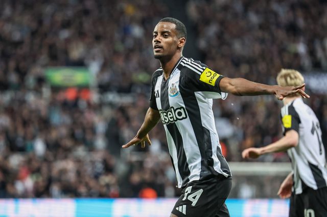 Alexander Isak of Newcastle United celebrates his goal to make it 1-0 during the Carabao Cup Last 16 match Newcastle United vs Chelsea at St. James's Park, Newcastle, United Kingdom, 30th October 2024

(Photo by Mark Cosgrove/News Images)