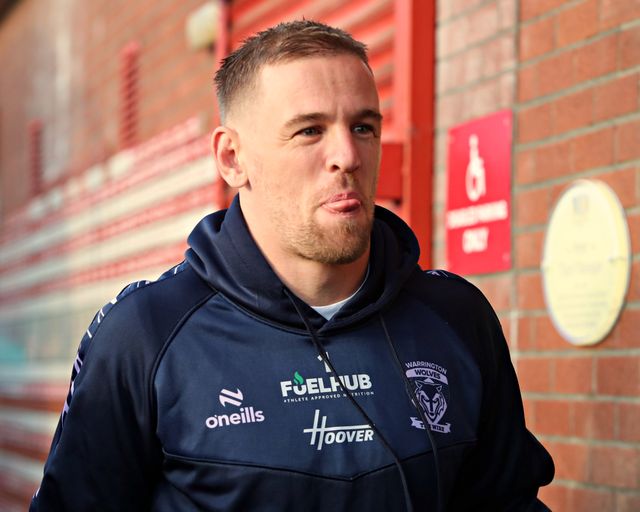 Matt Dufty of Warrington Wolves arrives before the Betfred Super League round 27 match Hull KR vs Warrington Wolves at Sewell Group Craven Park, Kingston upon Hull, United Kingdom, 18th September 2025(Photo by Sam Eaden/News Images)