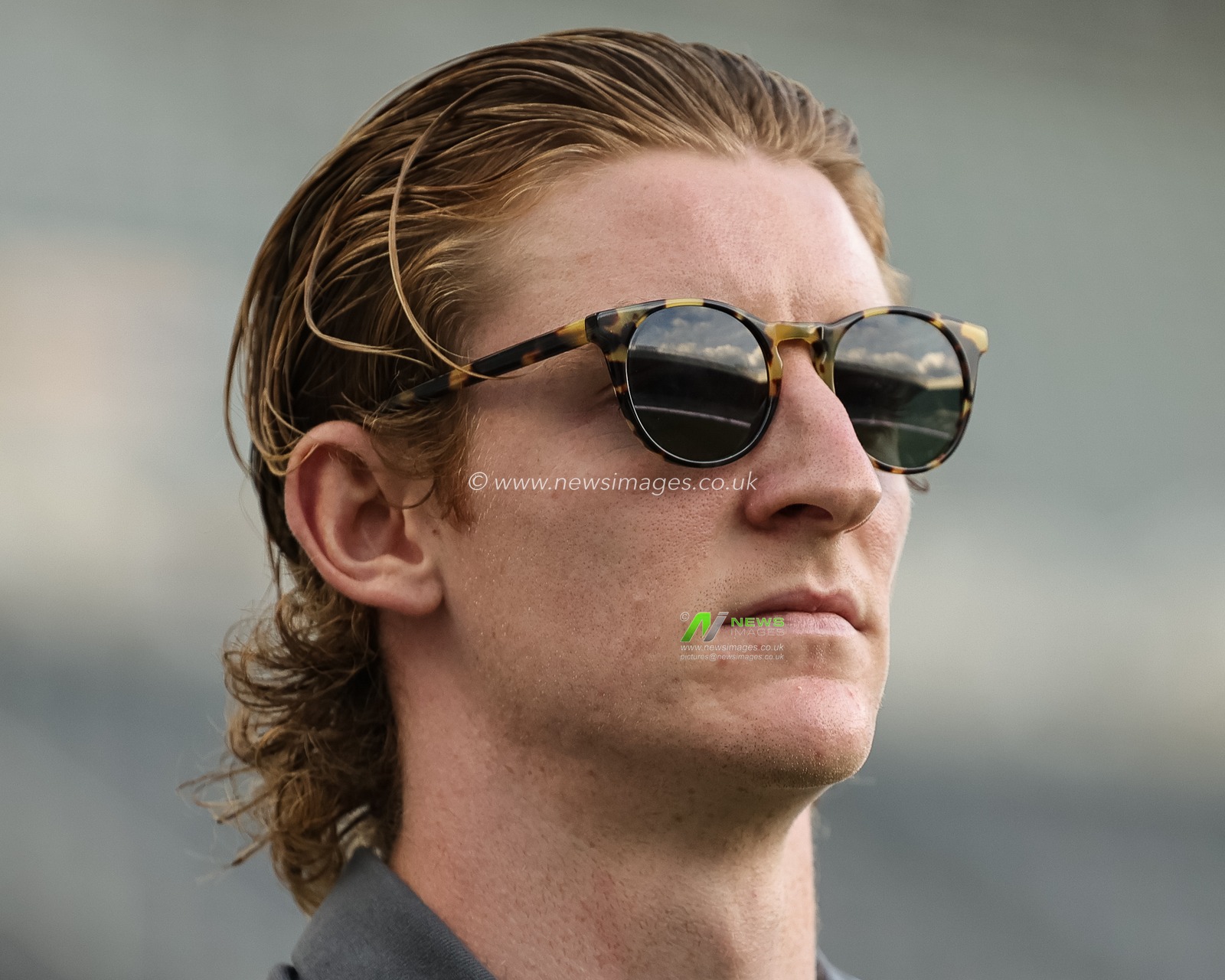 Anthony Gordon of Newcastle Untied arrives wearing sunglasses during the Premier League match Newcastle United vs Liverpool at St. James's Park, Newcastle, United Kingdom, 25th August 2025

(Photo by Mark Cosgrove/News Images)