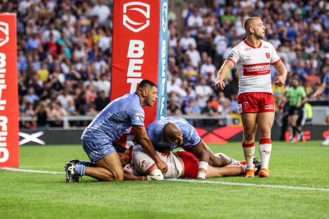 James Batchelor of Hull KR goes over but video review says no try as Leeds lead 30-8 during the Betfred Super League round 16 match Leeds Rhinos vs Hull KR at AMT Headingley Stadium, Leeds, United Kingdom on 26 June 2026

(Photo by Alfie Cosgrove/News Images)
