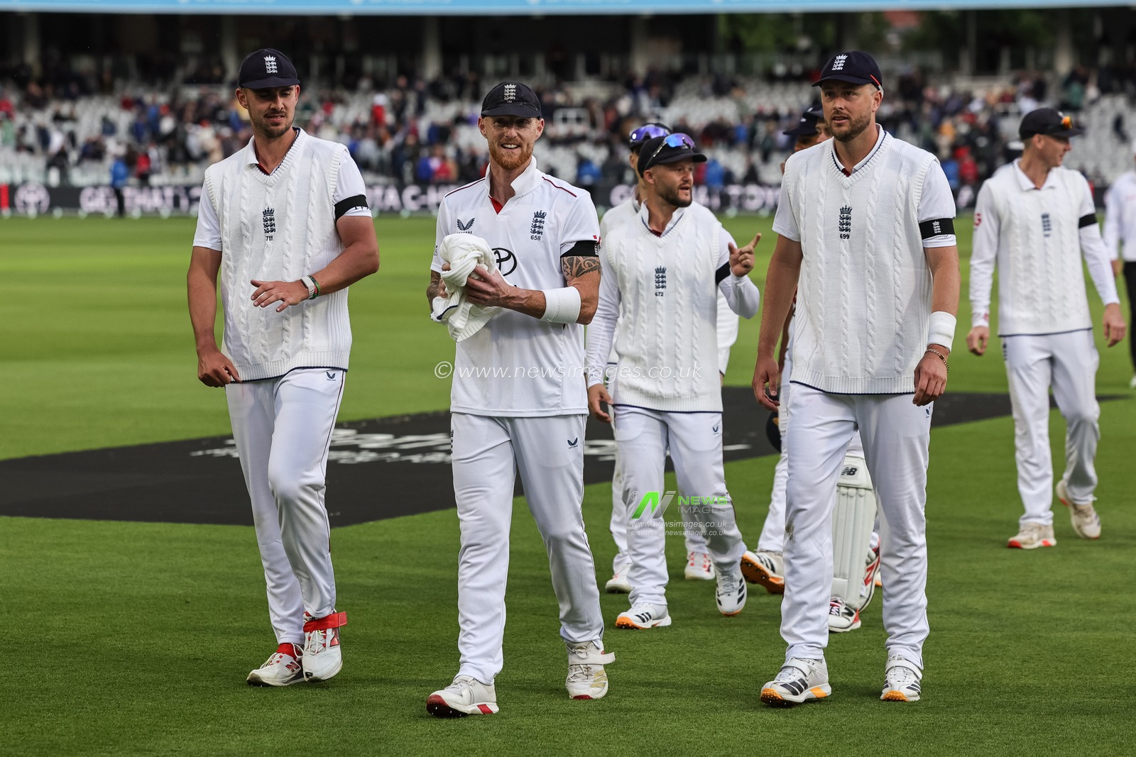 England captain Ben Stokes leads his team off ate stumps during the 1st Rothesay Test Match Day 1 England vs New Zealand at Lords, London, United Kingdom on 04 June 2026

(Photo by Mark Cosgrove/News Images)
