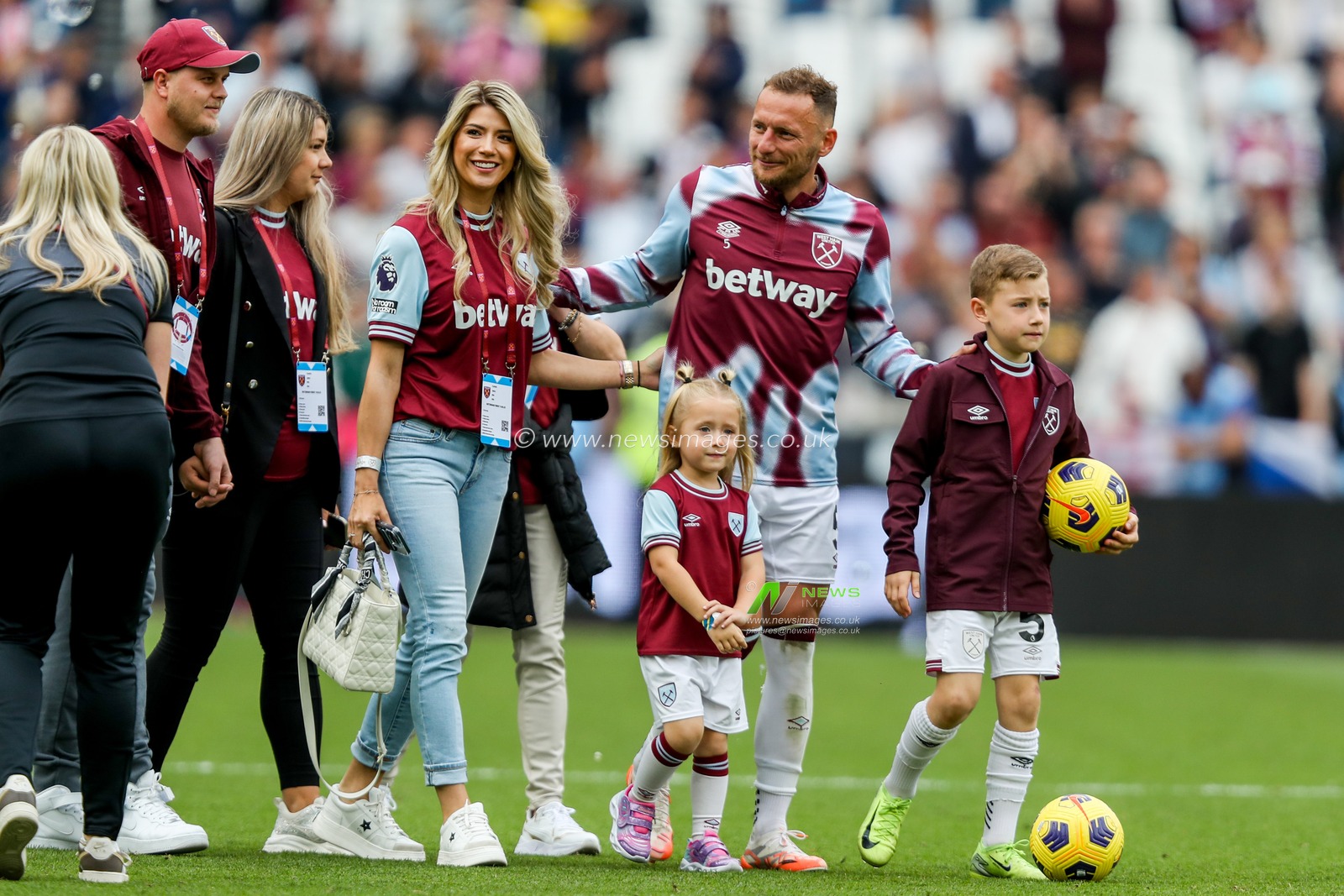 West Ham United players and families complete a lap of honour following the Premier League match West Ham United vs Nottingham Forest at London Stadium, London, United Kingdom, 18th May 2025

(Photo by Izzy Poles/News Images)