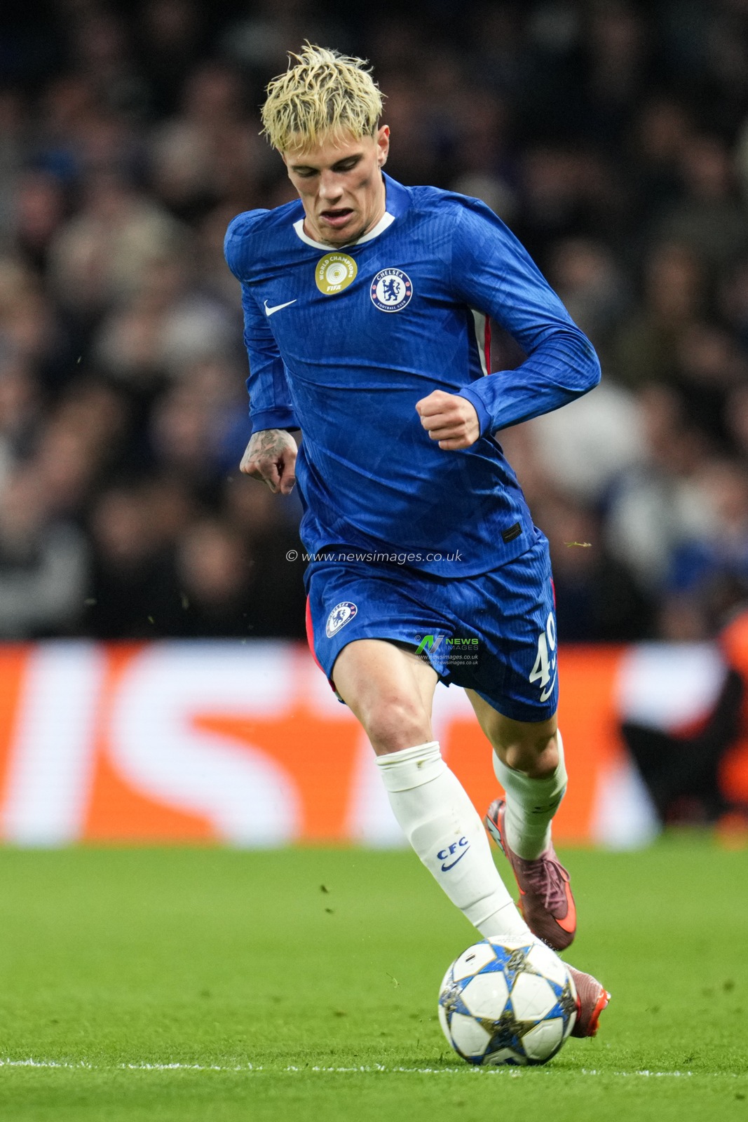 Alejandro Garnacho of Chelsea with the ball during the UEFA Champions League match Chelsea vs Benfica at Stamford Bridge, London, United Kingdom, 30th September 2025

(Photo by Harvey Murphy/News Images)