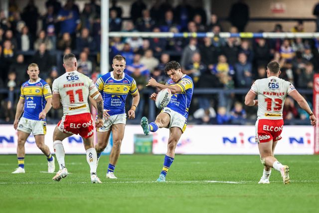 Brodie Croft of Leeds Rhinos kicks the ball up field during the Betfred Super League play-off Eliminator 1 match Leeds Rhinos vs St Helens at Headingley Stadium, Leeds, United Kingdom, 27th September 2025

(Photo by Alfie Cosgrove/News Images)