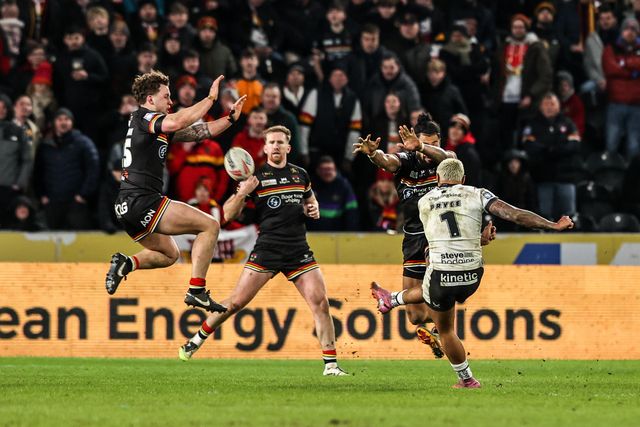 Will Pryce of Hull FC scores a drop goal making the score 21-20 in the final minutes of the game during the Betfred Super League round 1 match Hull FC vs Bradford Bulls at MKM Stadium, Hull, United Kingdom on 14 February 2026

(Photo by Alfie Cosgrove/News Images)