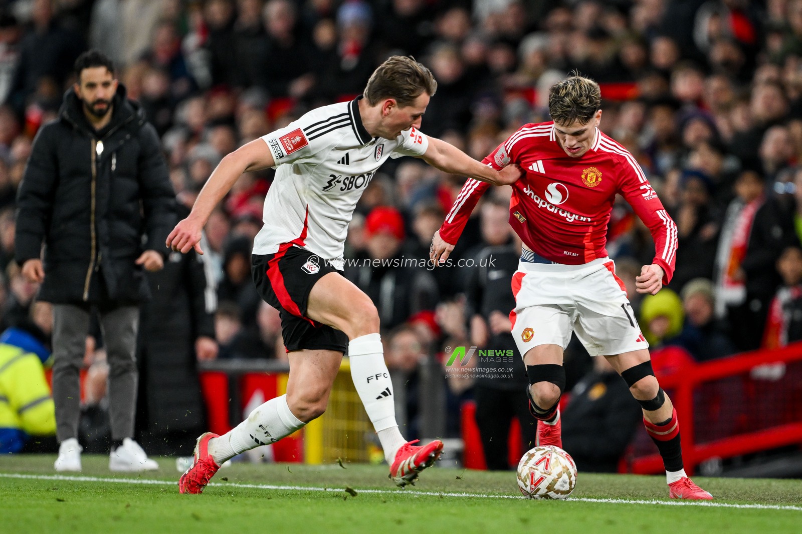 Alejandro Garnacho of Manchester United is put under pressure by Sander Berge of Fulham during the Emirates FA Cup 5th Round match Manchester United vs Fulham at Old Trafford, Manchester, United Kingdom, 2nd March 2025

(Photo by Craig Thomas/News Images)