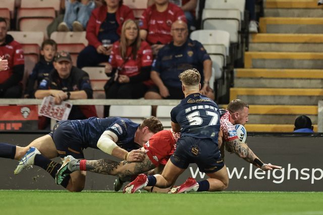 Josh Charley of Leigh Leopards who was on for a try is pushed out of play by Declan Murphy of Salford Red Devils during the Betfred Super League Round 23 match Leigh Leopards vs Salford Red Devils at Leigh Sports Village, Leigh, United Kingdom, 22nd August 2025

(Photo by Mark Cosgrove/News Images)