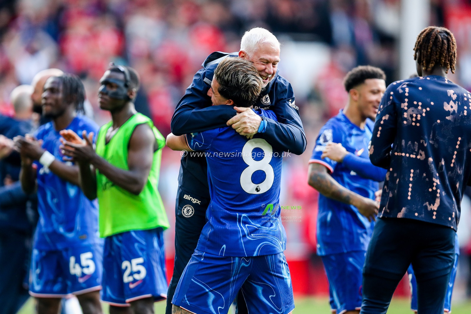 Chelsea celebrate their Champions League place after the teams victory following the Premier League match Nottingham Forest vs Chelsea at City Ground, Nottingham, United Kingdom, 25th May 2025

(Photo by Izzy Poles/News Images)
