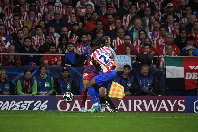 Jules Koundé of FC Barcelona and Ademola Lookman of Atletico de Madrid during the UEFA Champions League Quarter Finals match Atletico Madrid vs Barcelona at Riyadh Air Metropolitano, Madrid, Spain on 14 April 2026

(Photo by Samuel Carreno/News Images)