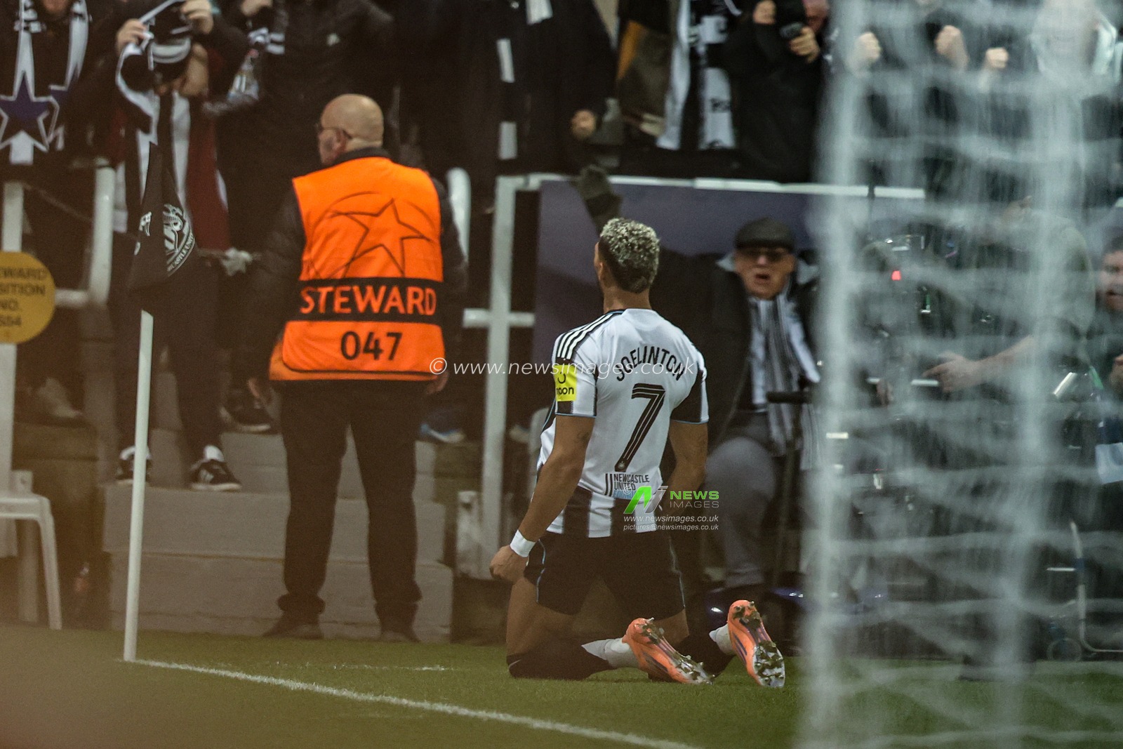 Joelinton of Newcastle United celebrates his goal to make it 2-0 during the UEFA Champions League Matchday 4 of 8 Newcastle United vs Athletic Club at St. James's Park, Newcastle, United Kingdom, 5th November 2025

(Photo by Alfie Cosgrove/News Images)

*** GER AUT SUI OUT ***