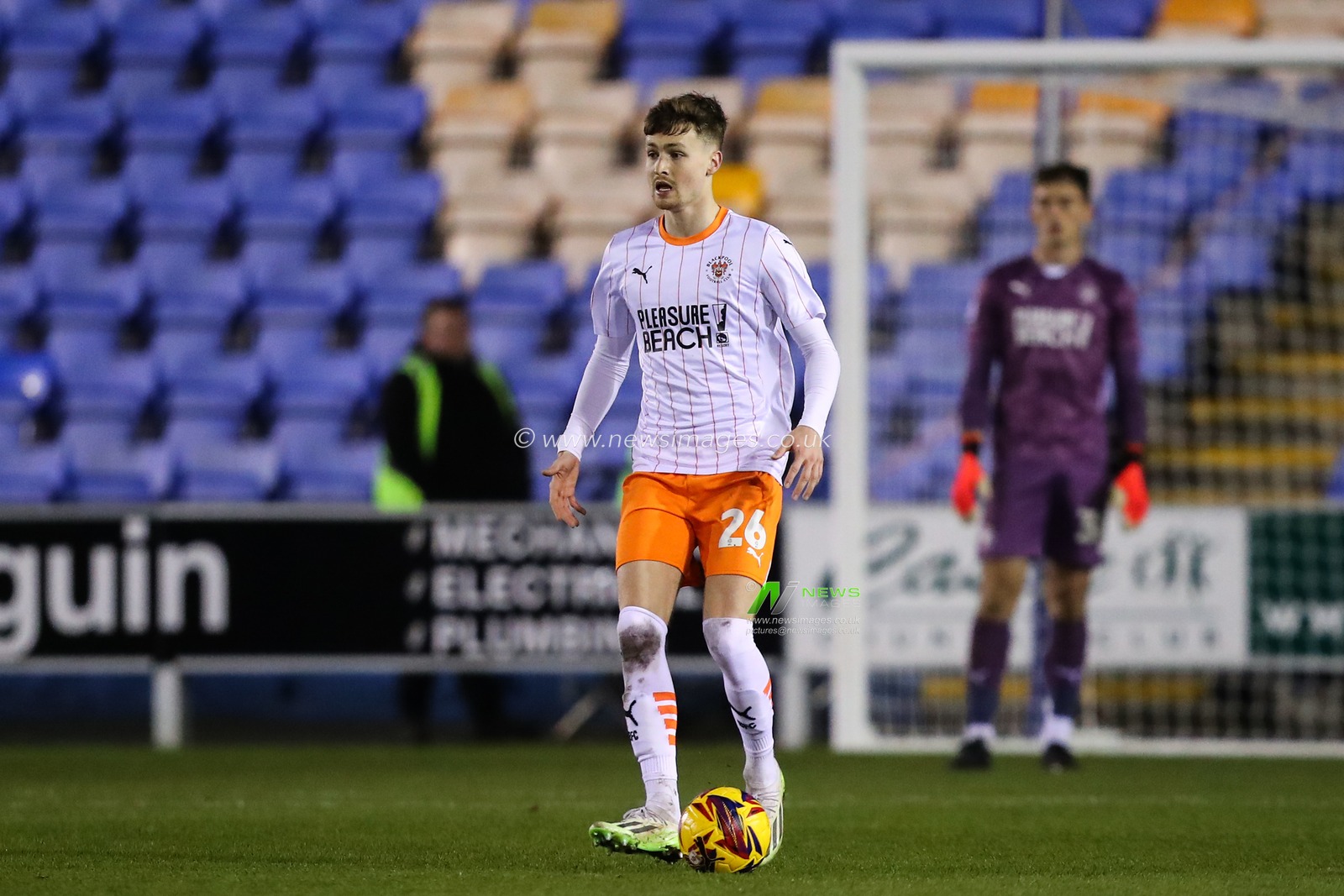 Zac Ashworth of Blackpool controls the ball during the Sky Bet League 1 match Shrewsbury Town vs Blackpool at Croud Meadow, Shrewsbury, United Kingdom, 4th December 2024

(Photo by Gareth Evans/News Images)