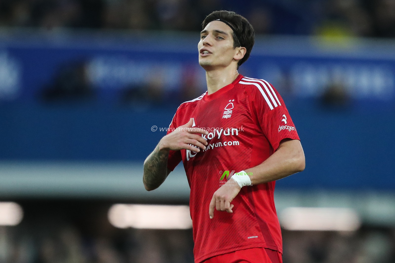 NicolÃ¡s DomÃ­nguez of Nottingham Forest gives his teammates instructions during the Premier League match Everton vs Nottingham Forest at Goodison Park, Liverpool, United Kingdom, 29th December 2024

(Photo by Gareth Evans/News Images)