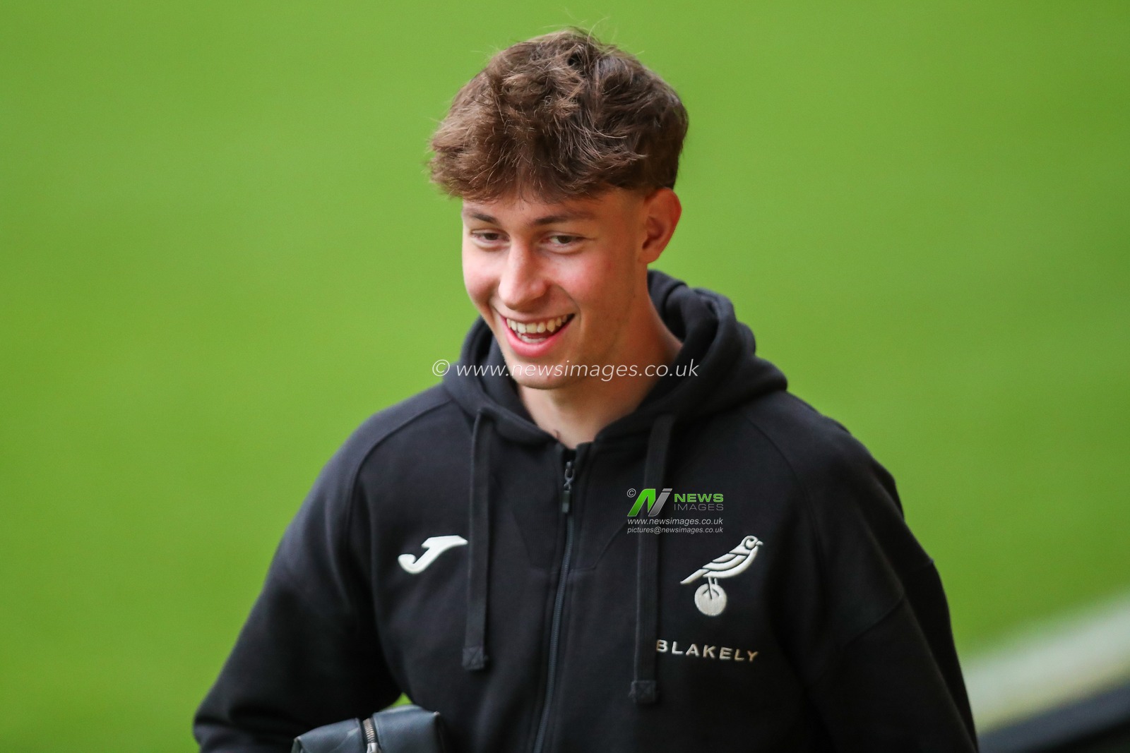 Oscar Schwartau of Norwich City arrives at Carrow Road prior to during the Sky Bet Championship match Norwich City vs Burnley at Carrow Road, Norwich, United Kingdom, 15th December 2024

(Photo by Izzy Poles/News Images)