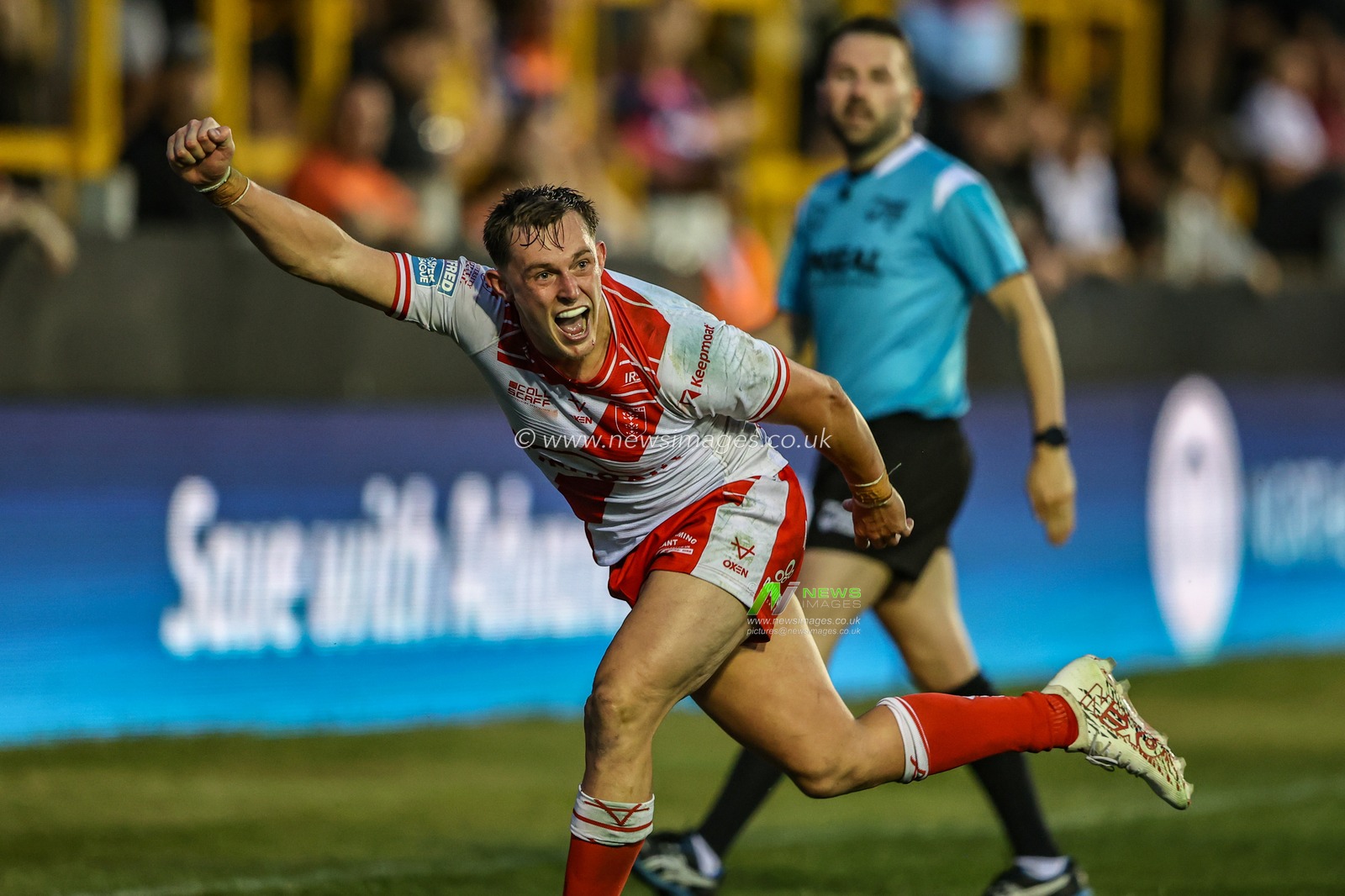 Jack Broadbent of Hull KR celebrates his try during the Betfred Super League round 15 match Castleford Tigers vs Hull KR at The Mend-A-Hose Jungle, Castleford, United Kingdom, 19th June 2025

(Photo by Alfie Cosgrove/News Images)