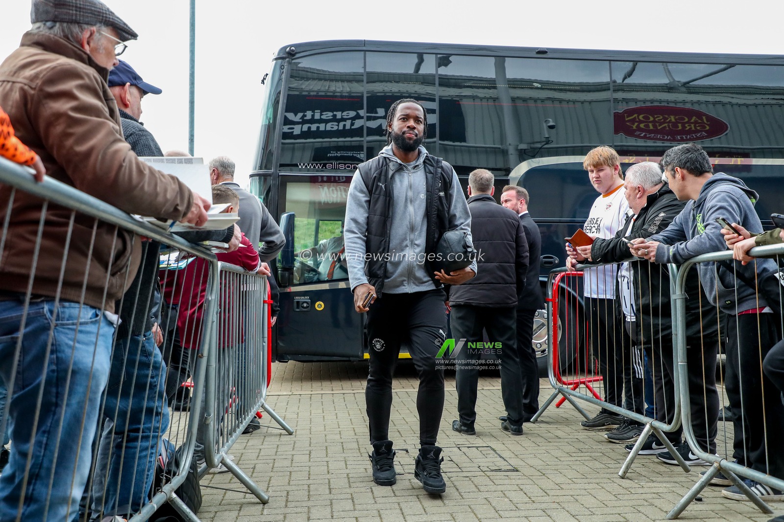 Josh Onomah of Blackpool arrives at Sixfields Stadium prior to the Sky Bet League 1 match Northampton Town vs Blackpool at Sixfields Stadium, Northampton, United Kingdom, 22nd March 2025

(Photo by Izzy Poles/News Images)