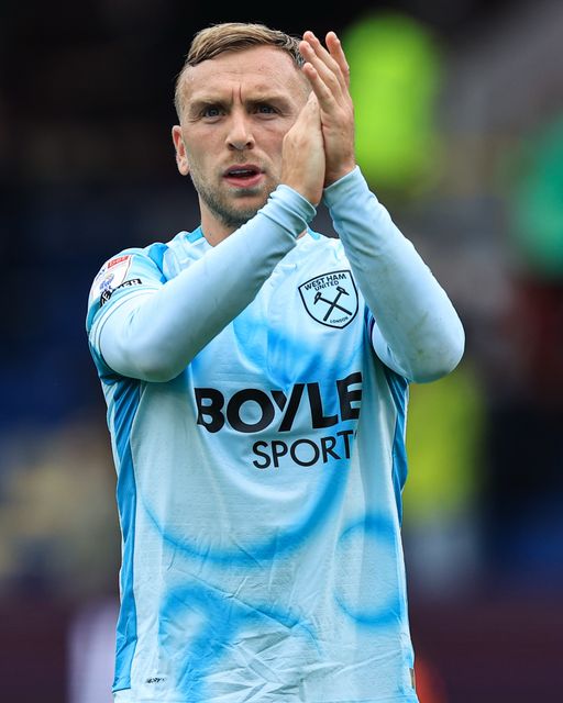 Jarrod Bowen of West Ham United claps fans after 2-2 draw after the Sky Bet Championship match Burnley vs West Ham United at Turf Moor, Burnley, United Kingdom on 16 August 2026

(Photo by Jorge Horsted/News Images)