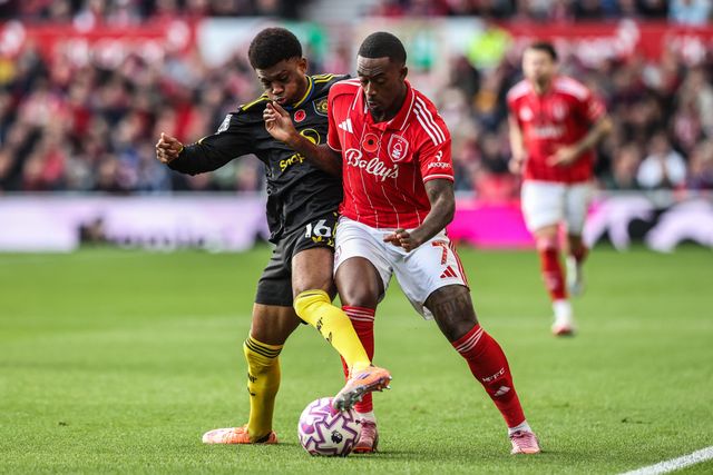 Amad Diallo of Manchester United and Callum Hudson-Odoi of Nottingham Forest battle for the ball during the Premier League match Nottingham Forest vs Manchester United at City Ground, Nottingham, United Kingdom, 1st November 2025

(Photo by Alfie Cosgrove/News Images)

*** GER AUT SUI OUT ***